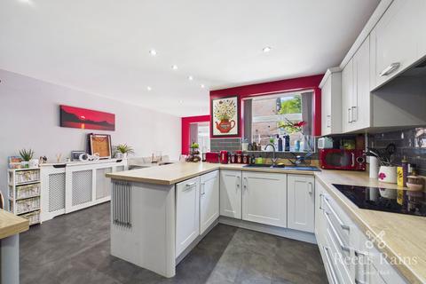 3 bedroom detached house for sale, Bridge Court, Leeds LS27