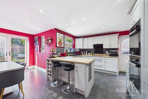 3 bedroom detached house for sale, Bridge Court, Leeds LS27