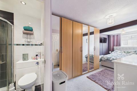3 bedroom detached house for sale, Bridge Court, Leeds LS27