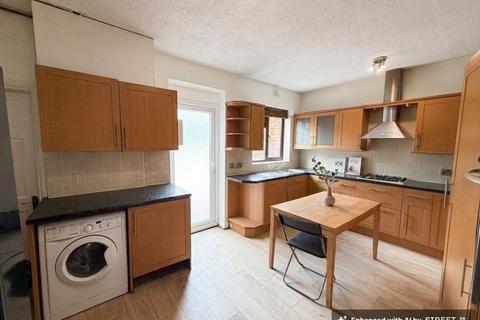 3 bedroom terraced house to rent, Alexandra Road, London, E6