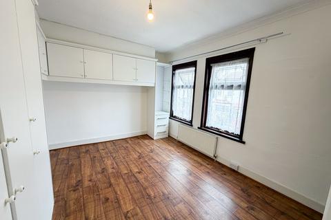 3 bedroom terraced house to rent, Alexandra Road, London, E6