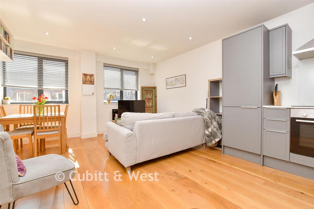 Lounge / Kitchen