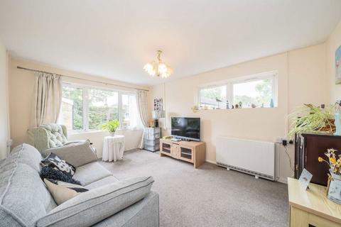 2 bedroom flat for sale, Maddison Close, Teddington TW11