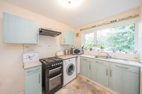 2 bedroom flat for sale, Maddison Close, Teddington TW11