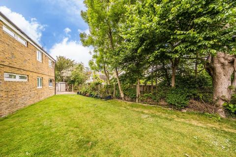 2 bedroom flat for sale, Maddison Close, Teddington TW11