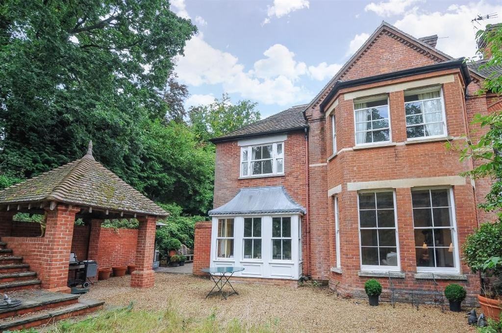 Vicarage Hill, Farnham 4 bed semidetached house £925,000