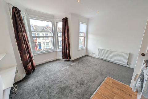 2 bedroom flat to rent, Chapter Road, Dollis Hill/Willesden NW2
