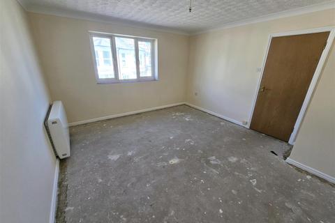 2 bedroom flat for sale, Trafalgar Court, Great Yarmouth