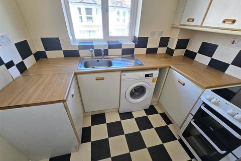 2 bedroom flat for sale, Trafalgar Court, Great Yarmouth