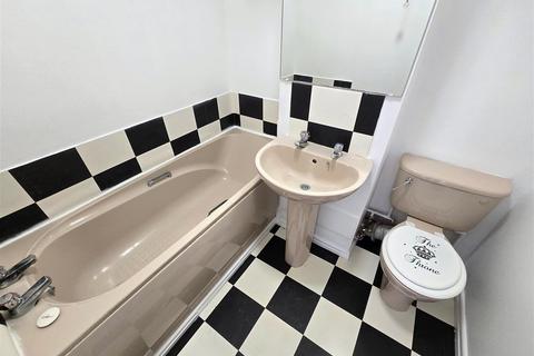 2 bedroom flat for sale, Trafalgar Court, Great Yarmouth