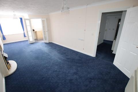 2 bedroom flat for sale, Imperial Court, Marine Parade West, CO15