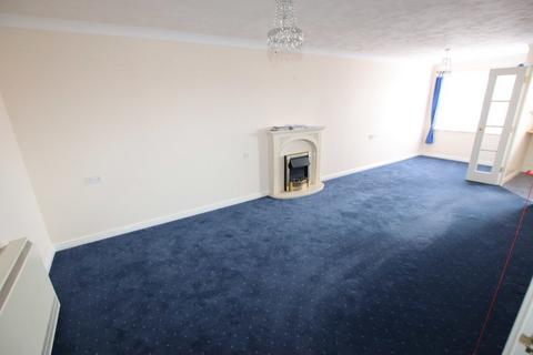 2 bedroom flat for sale, Imperial Court, Marine Parade West, CO15