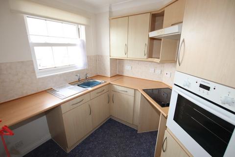 2 bedroom flat for sale, Imperial Court, Marine Parade West, CO15