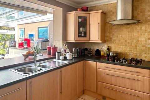 2 bedroom semi-detached bungalow for sale, Laburnum Way, Dinas Powys