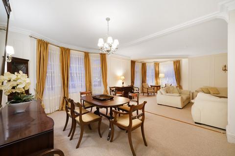 4 bedroom apartment to rent, Clarence Gate Gardens, Glentworth Street, Marylebone, London, NW1