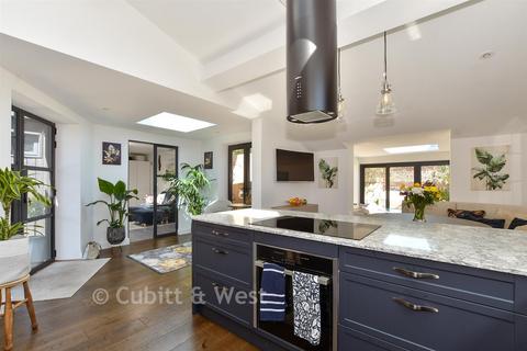 3 bedroom detached house for sale, Maltravers Street, Arundel BN18