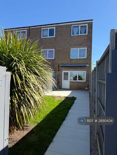 4 bedroom end of terrace house to rent, Faracre Court, Northampton, NN3