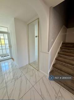 4 bedroom end of terrace house to rent, Faracre Court, Northampton, NN3
