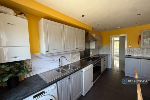 4 bedroom end of terrace house to rent, Faracre Court, Northampton, NN3