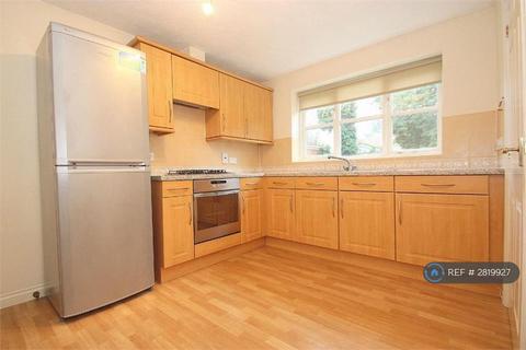 4 bedroom detached house to rent, Hurworth Avenue, Langley, SL3