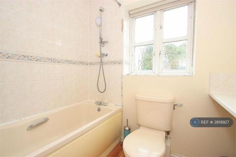 4 bedroom detached house to rent, Hurworth Avenue, Langley, SL3
