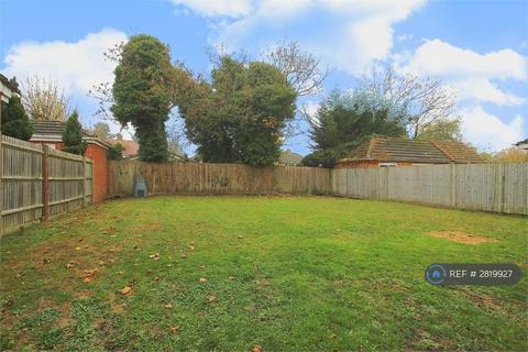 4 bedroom detached house to rent, Hurworth Avenue, Langley, SL3