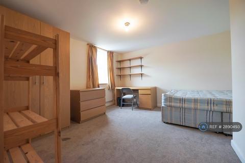 5 bedroom end of terrace house to rent, Blenheim Gardens, Reading, RG1
