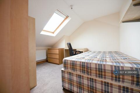 5 bedroom end of terrace house to rent, Blenheim Gardens, Reading, RG1
