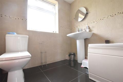3 bedroom terraced house to rent, Firham Park Avenue, Romford RM3