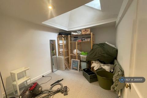 3 bedroom penthouse to rent, Royal York Crescent, Bristol, BS8