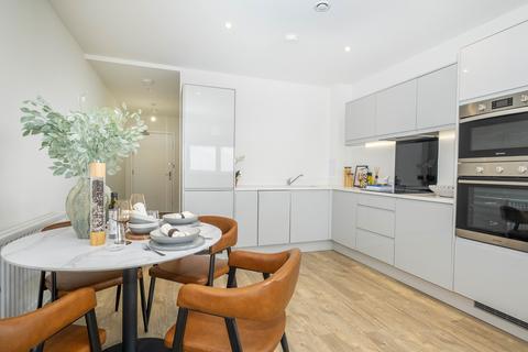 2 bedroom apartment to rent, Elmsleigh Road Staines TW18
