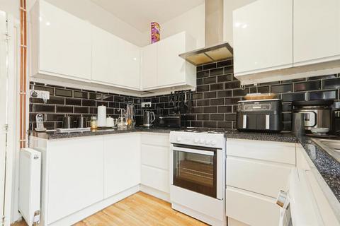 3 bedroom terraced house to rent, Broughton Terrace, LEEDS