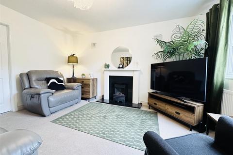 2 bedroom terraced house for sale, Park Avenue, Shelley, Huddersfield, HD8 8JY