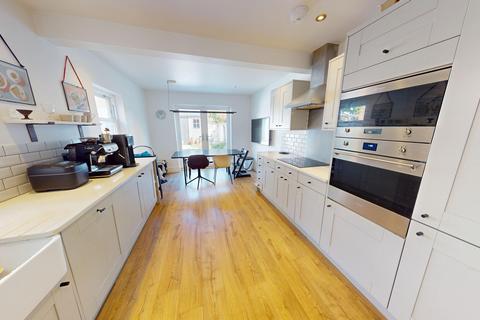 4 bedroom flat for sale, Prinsep Road, Hove, BN3
