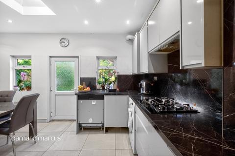 3 bedroom terraced house for sale, Links Road, London