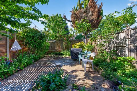3 bedroom terraced house for sale, Links Road, London