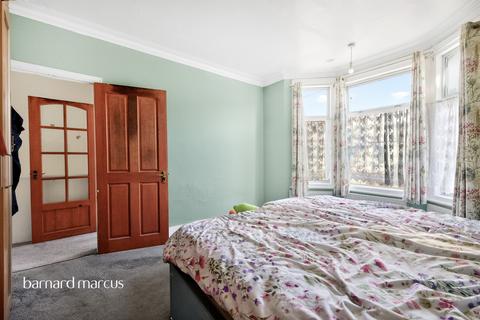 3 bedroom terraced house for sale, Links Road, London