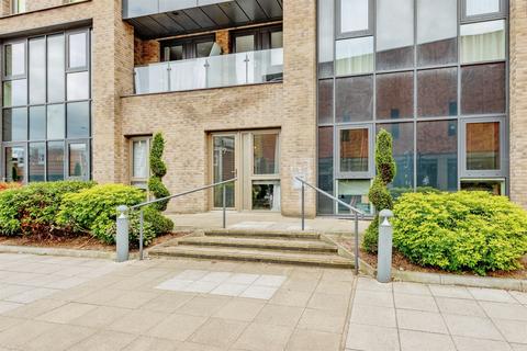2 bedroom flat for sale, Marketfield Way, Redhill