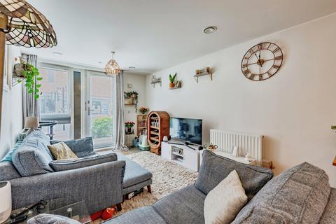 2 bedroom flat for sale, Marketfield Way, Redhill