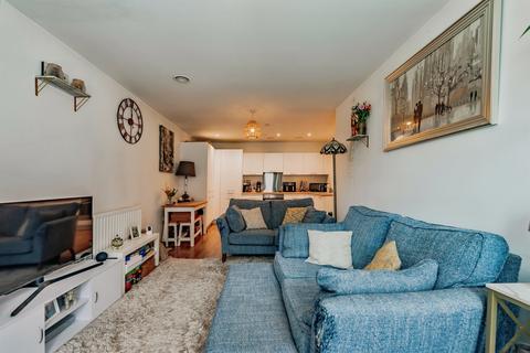 2 bedroom flat for sale, Marketfield Way, Redhill