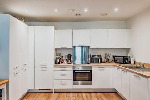 2 bedroom flat for sale, Marketfield Way, Redhill