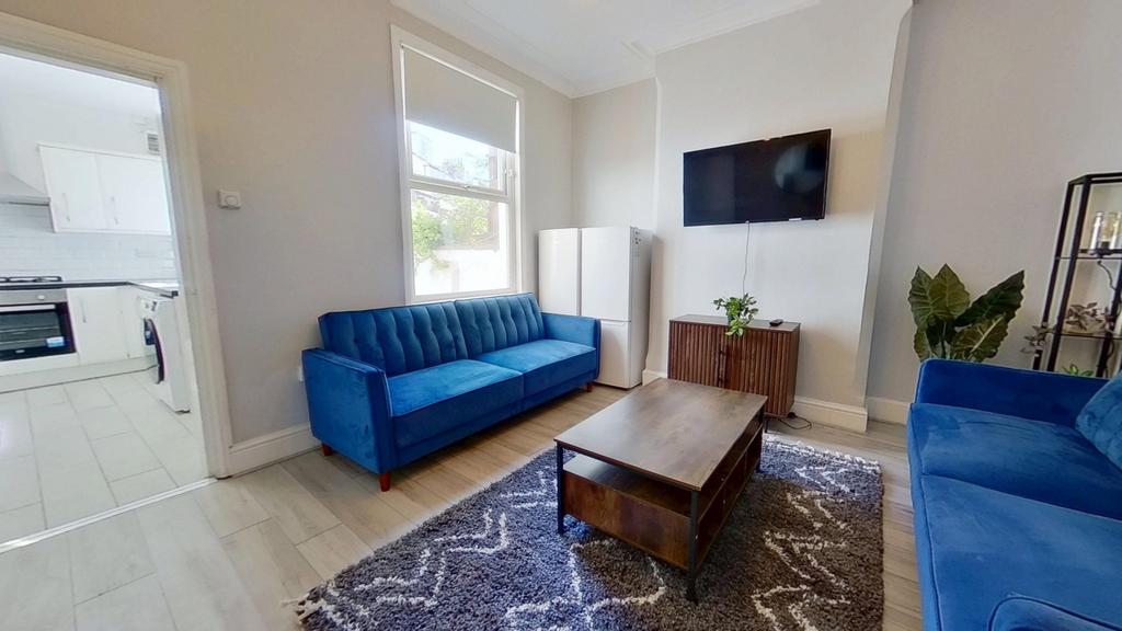 5 bedroom terraced house to rent