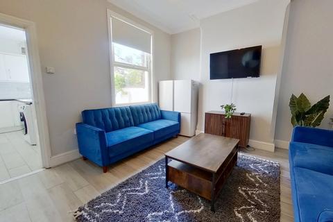 5 bedroom terraced house to rent, Claypole Road, Nottingham, Nottinghamshire, NG7