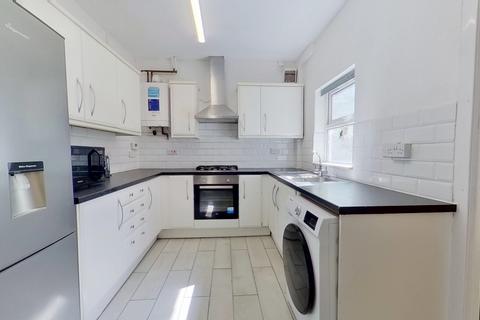 5 bedroom terraced house to rent, Claypole Road, Nottingham, Nottinghamshire, NG7