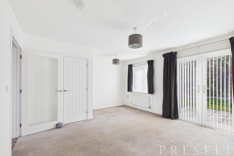 2 bedroom semi-detached house to rent, Glenfields Road, Haverfordwest, Pembrokeshire