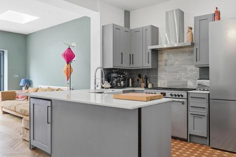 4 bedroom house for sale, Woodlands Avenue, Aldersbrook