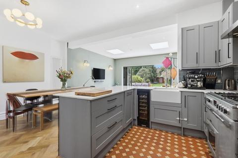 4 bedroom house for sale, Woodlands Avenue, Aldersbrook