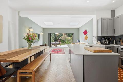 4 bedroom house for sale, Woodlands Avenue, Aldersbrook