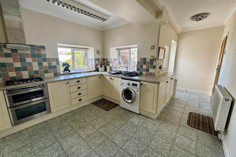 4 bedroom detached house for sale, Walthew Avenue, Holyhead, Anglesey, LL65
