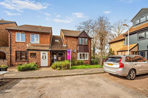 Studio for sale, Helmsdale Close, Hayes UB4